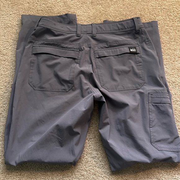 REI Co-op Sahara Roll-Up Pants - Roll to Two Shorter Lengths - Asphalt 4 Petite - Picture 9 of 11